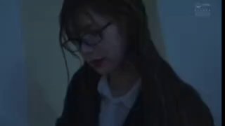 呻吟娇嫩的长发美女上衣不脱直接干